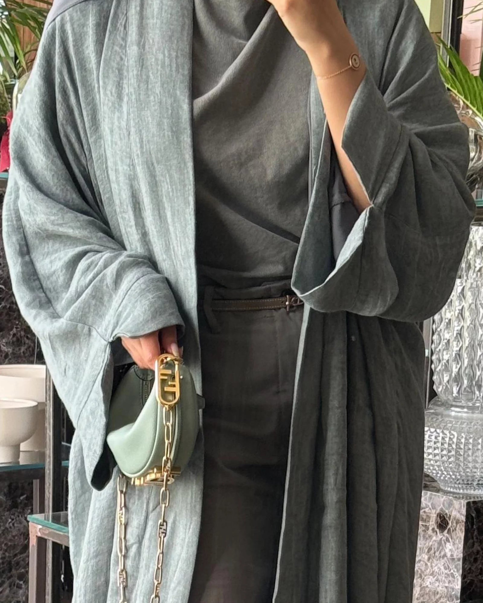 الكتان الناعم الرمادي إلى الأزرق الفاتح