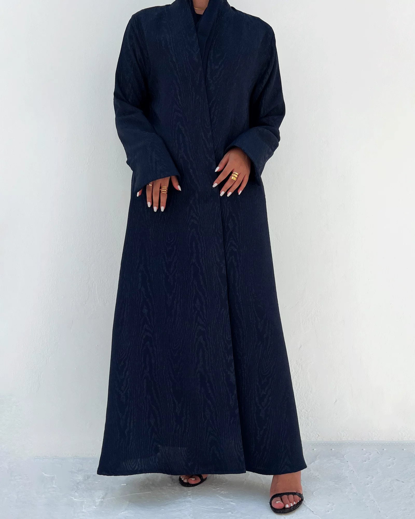 Monochrome – Wood land Grace