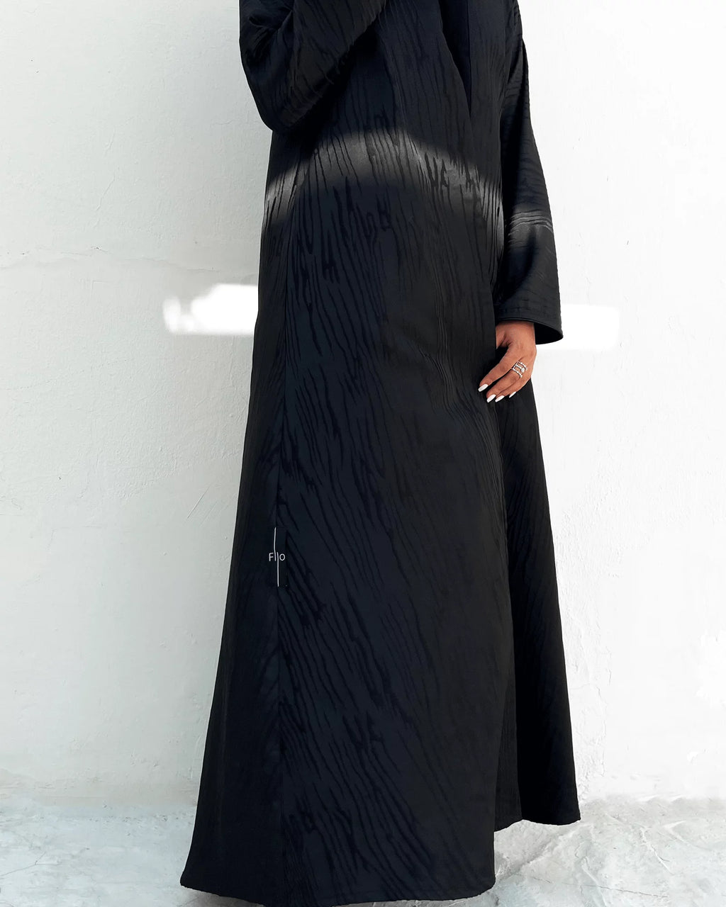 Monochrome – Shadowline Grace