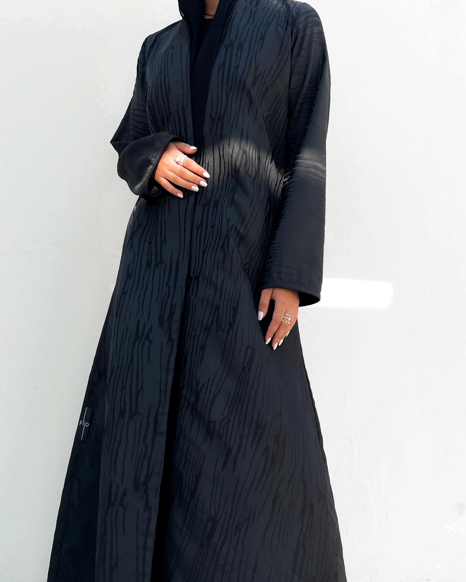 Monochrome – Shadowline Grace