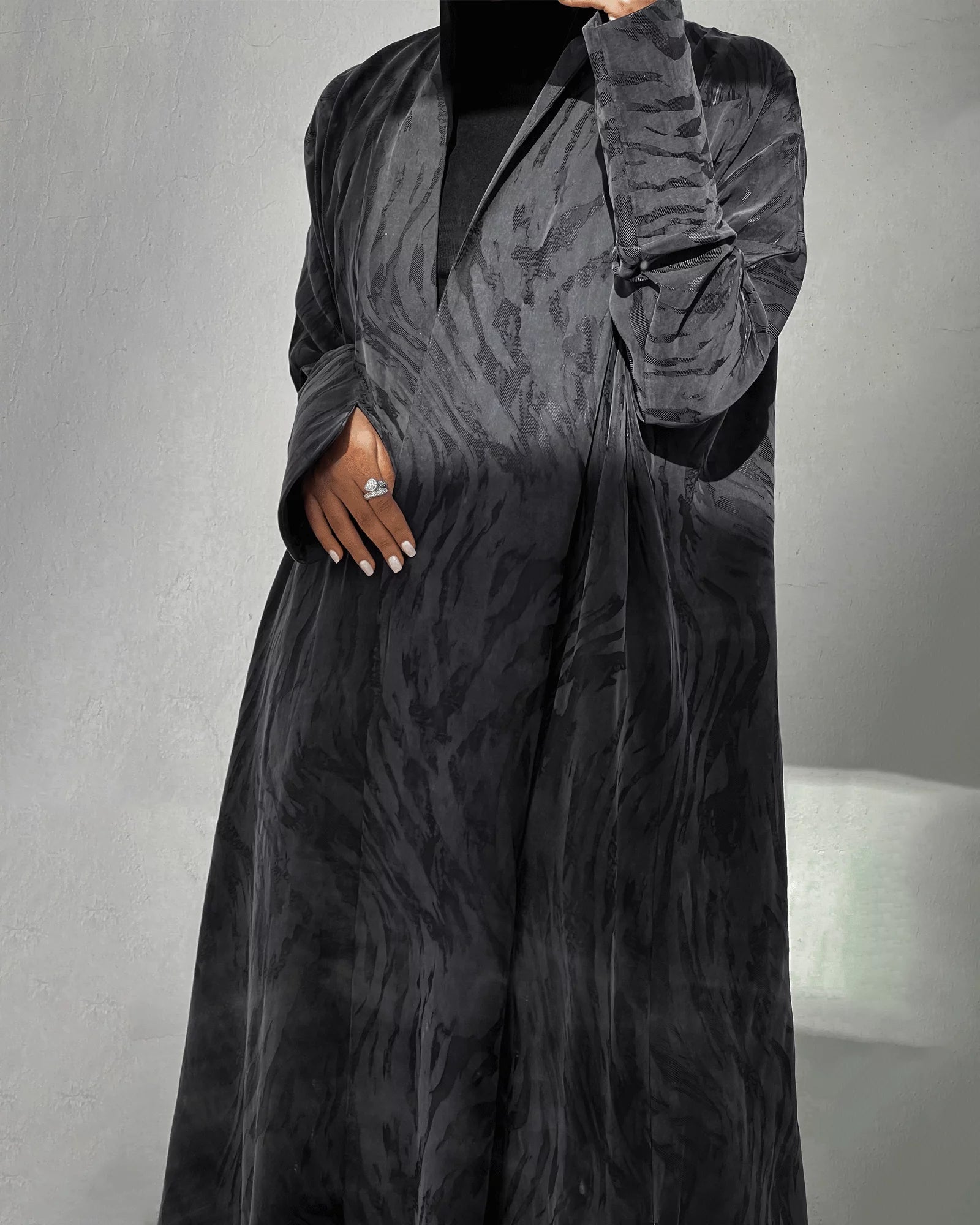 أحادي اللون – نمر منتصف الليل