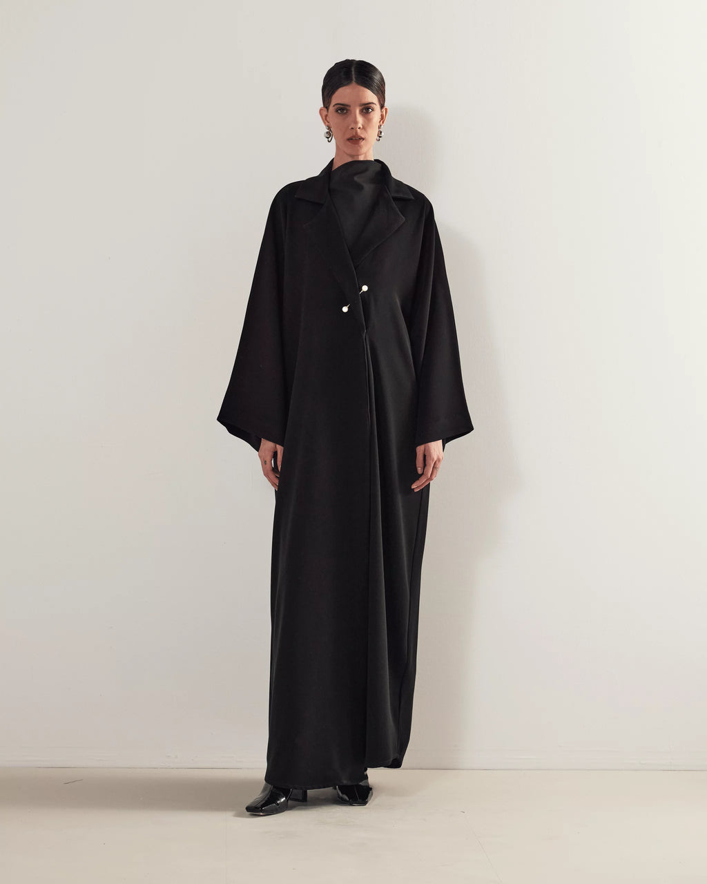 Corporate O’clock – Pearl Pin Elegance (RTW)