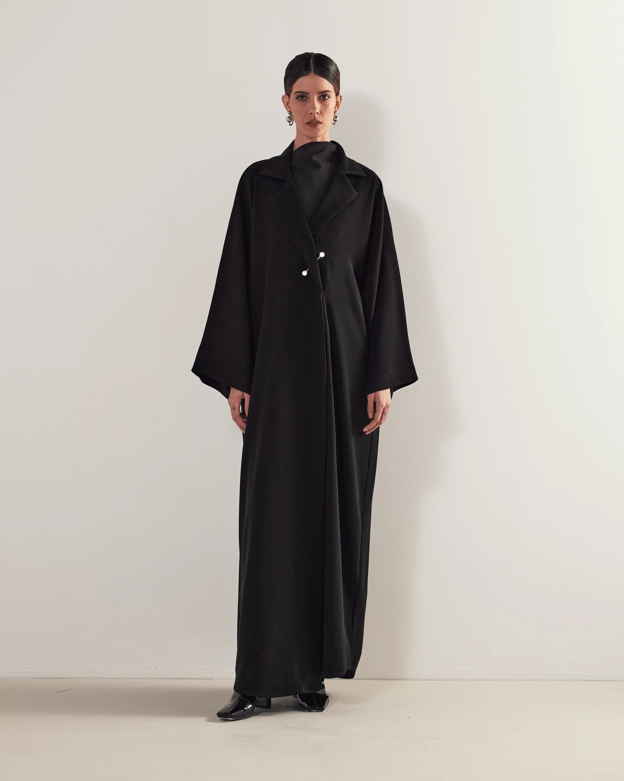 Corporate O’clock – Pearl Pin Elegance (RTW)