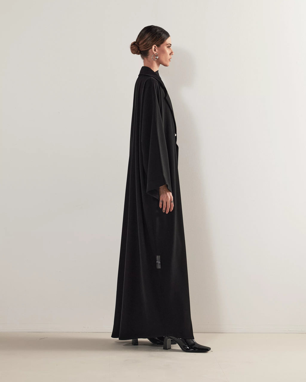 Corporate O’clock – Pearl Pin Elegance (RTW)