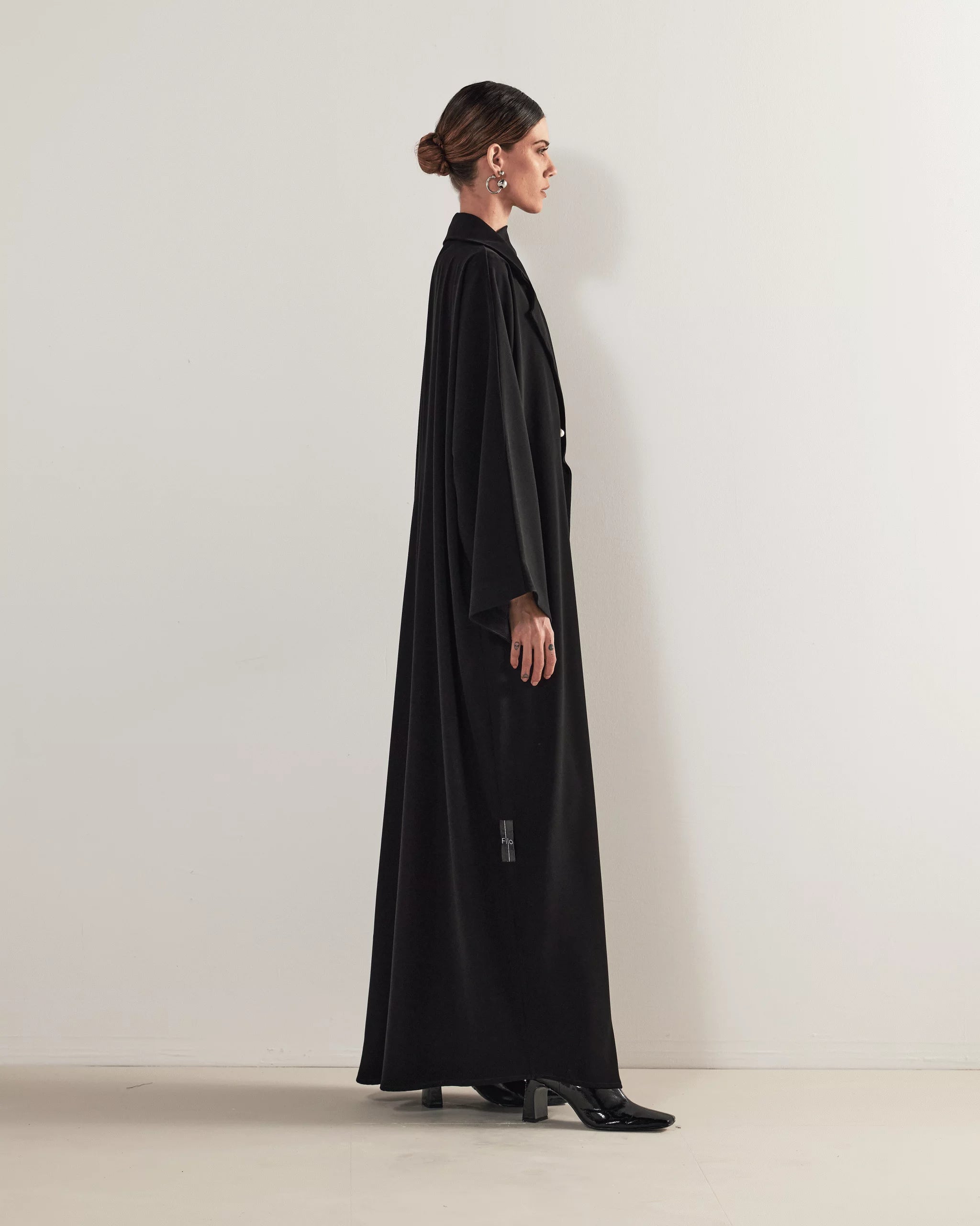 Corporate O’clock – Pearl Pin Elegance (RTW)