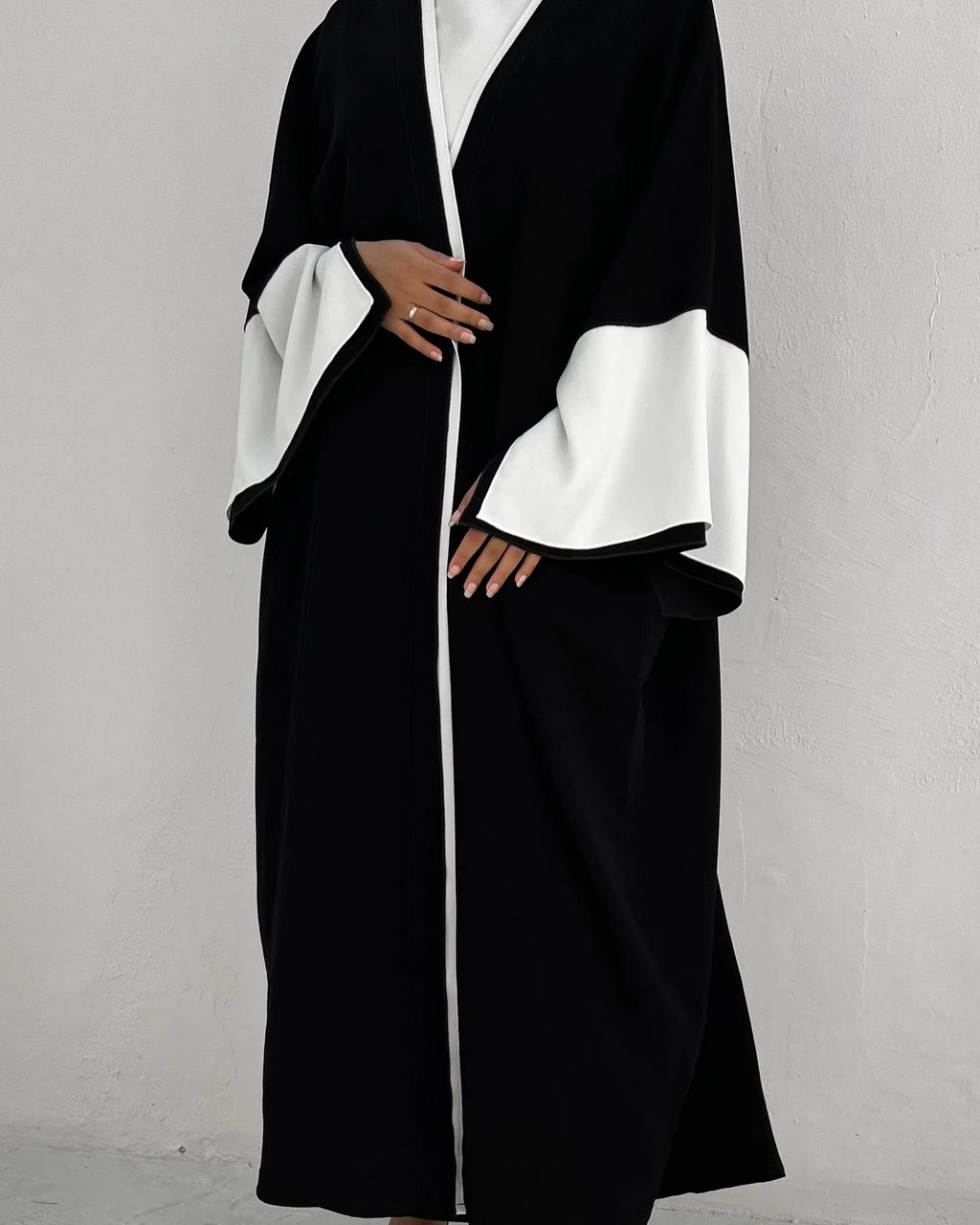 ساعة الشركة – جلالة أحادية اللون