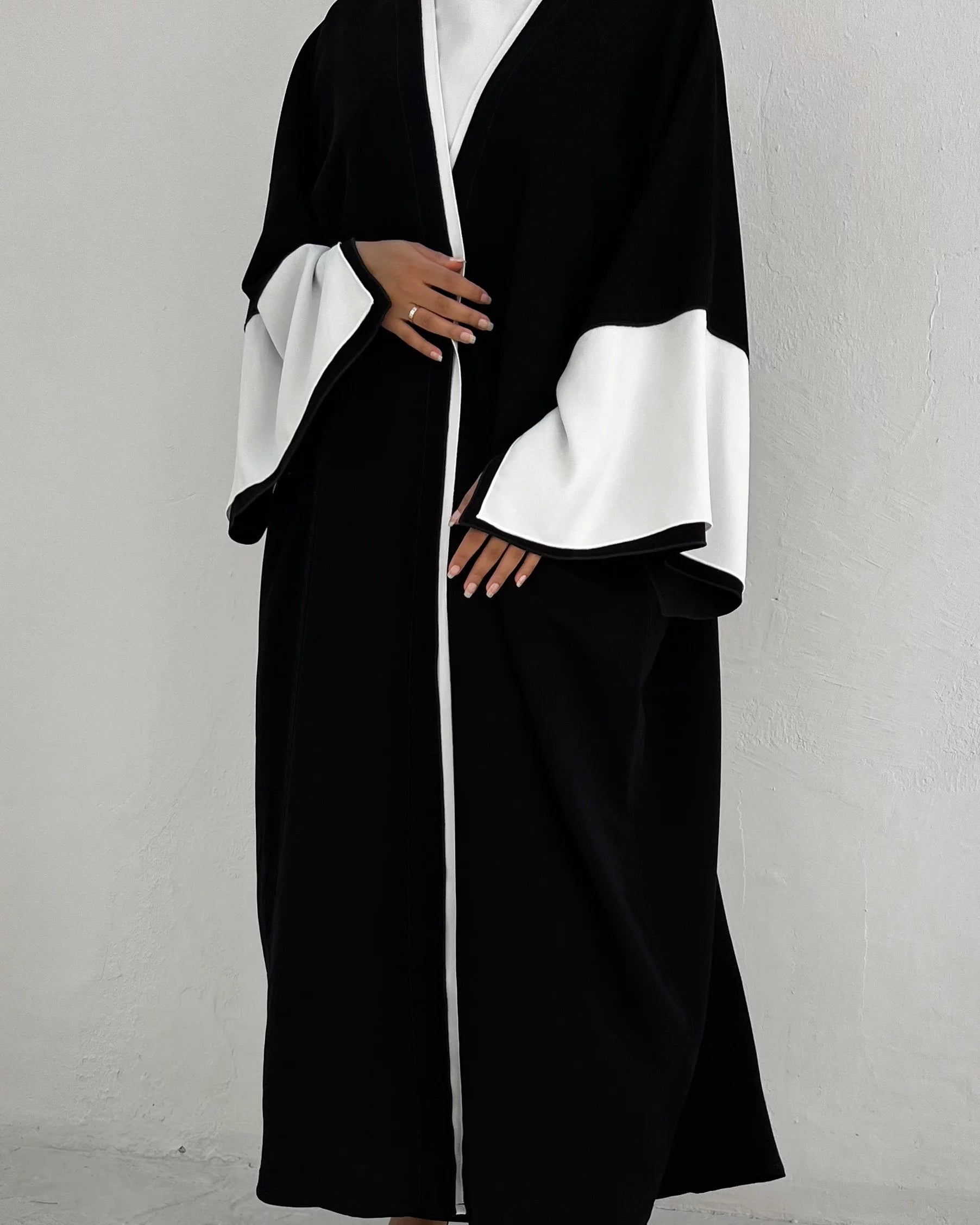 ساعة الشركة – جلالة أحادية اللون