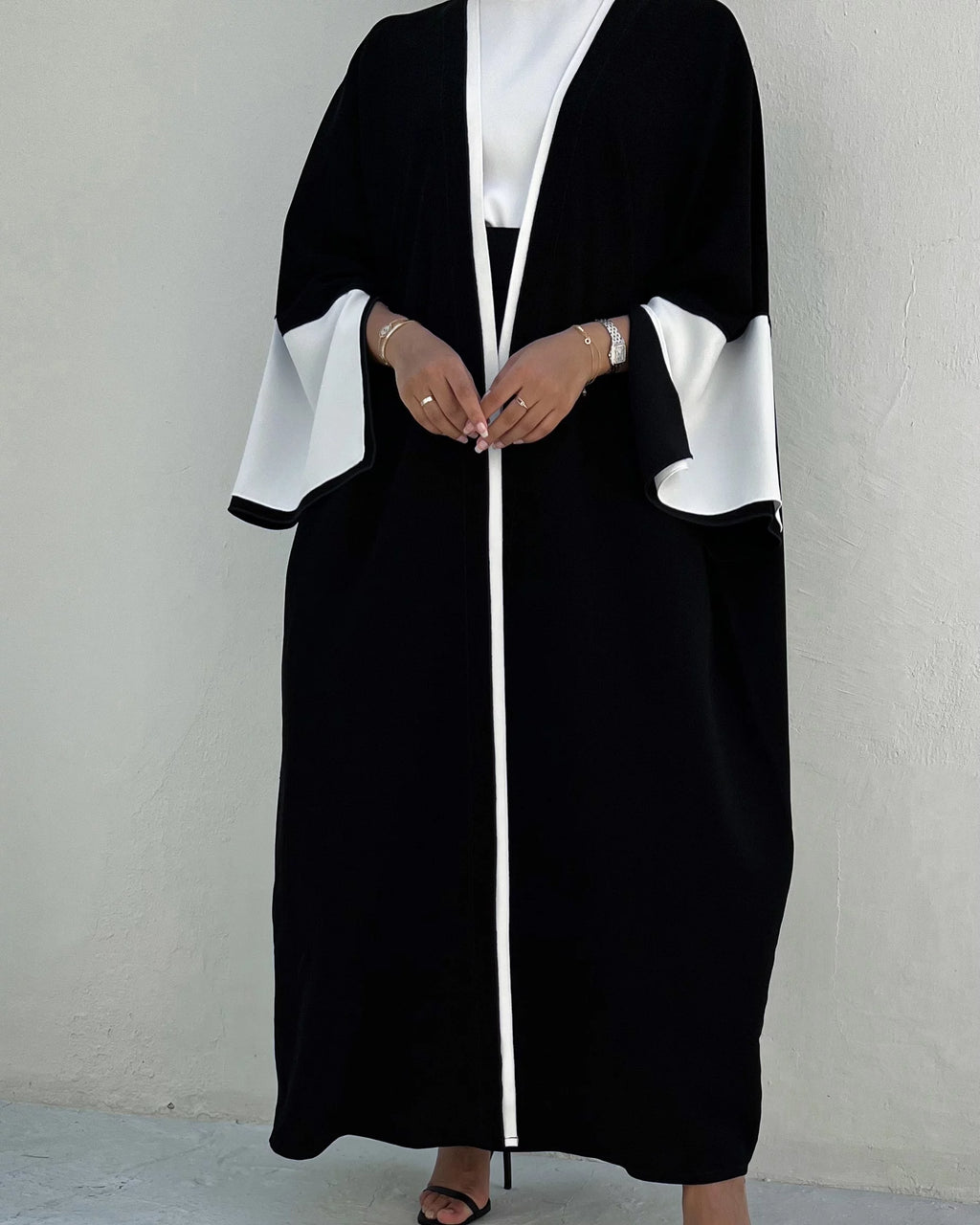 ساعة الشركة – جلالة أحادية اللون