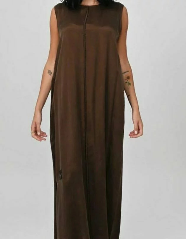 فستان ميوز التقليدي من القماش المنسوج – بني (جاهز للارتداء)